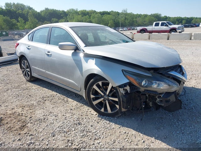 Salvage Nissan Altima Image