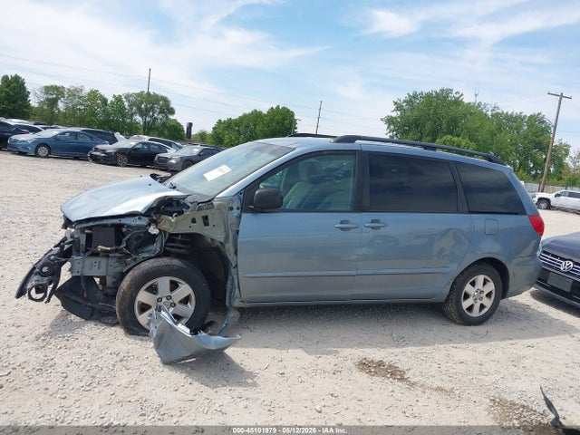 Toyota Sienna Le