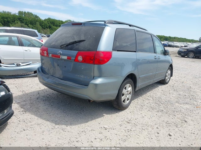 Toyota Sienna Le