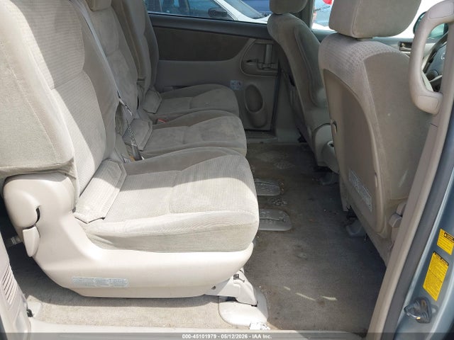 Toyota Sienna Le