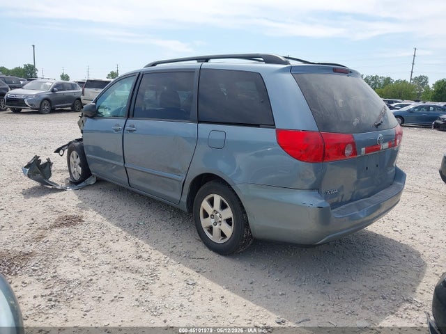 Toyota Sienna Le
