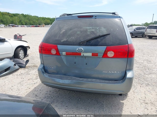 Toyota Sienna Le