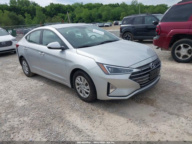 Salvage Hyundai ELANTRA Image
