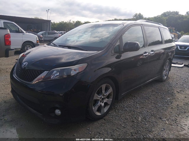 Toyota Sienna Se 8 Passenger