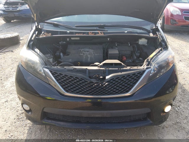 Toyota Sienna Se 8 Passenger
