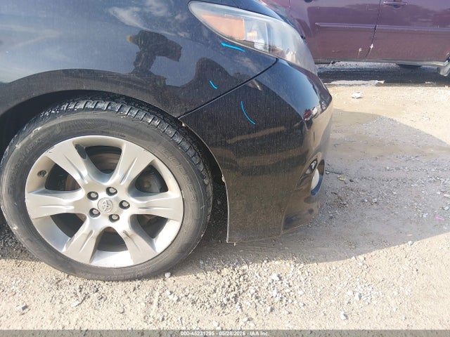 Toyota Sienna Se 8 Passenger