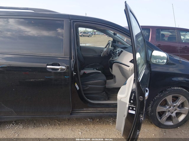 Toyota Sienna Se 8 Passenger