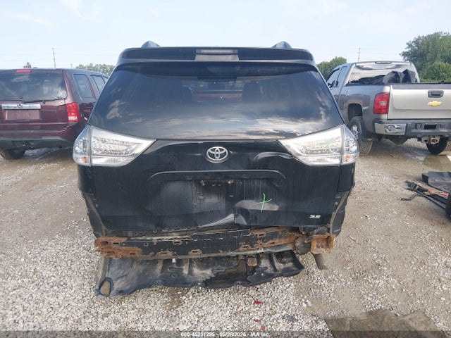 Toyota Sienna Se 8 Passenger