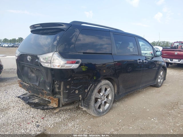 Toyota Sienna Se 8 Passenger