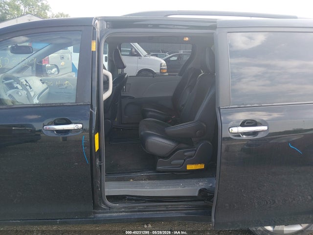 Toyota Sienna Se 8 Passenger