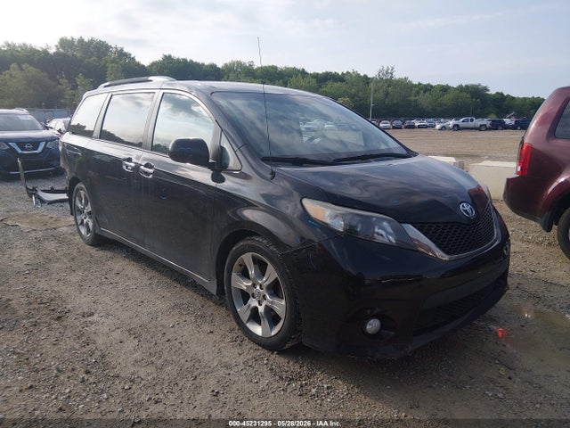 Salvage Toyota Sienna Image