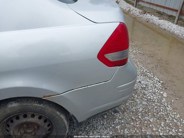 Nissan Versa 1.8s