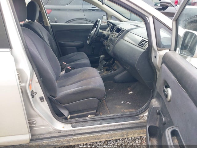 Nissan Versa 1.8s