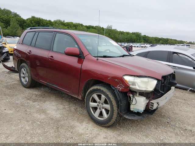 Salvage Toyota Highlander Image