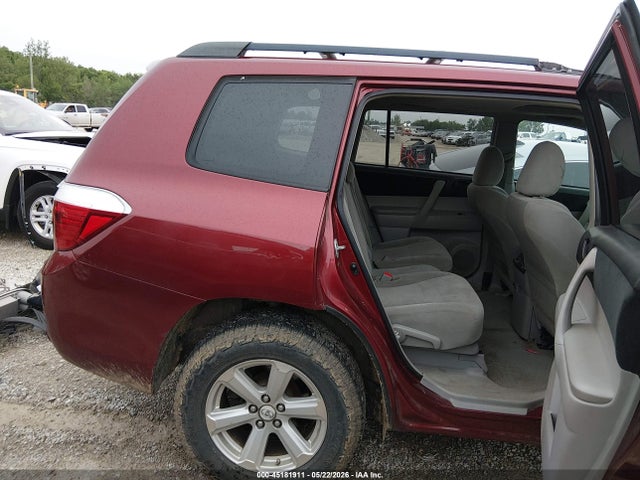 Toyota Highlander Base V6