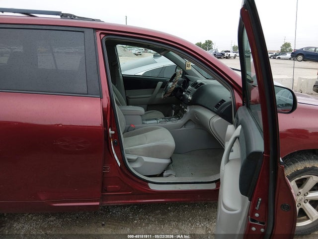 Toyota Highlander Base V6