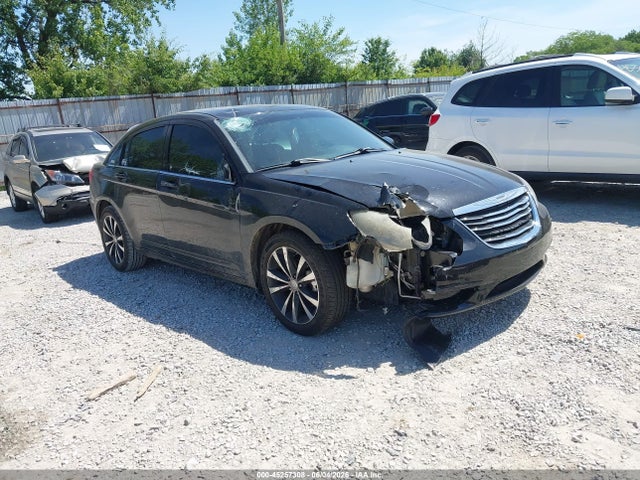 Salvage Chrysler 200 Image