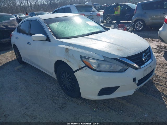Salvage Nissan Altima Image