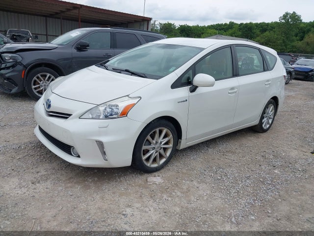 Toyota Prius v Five