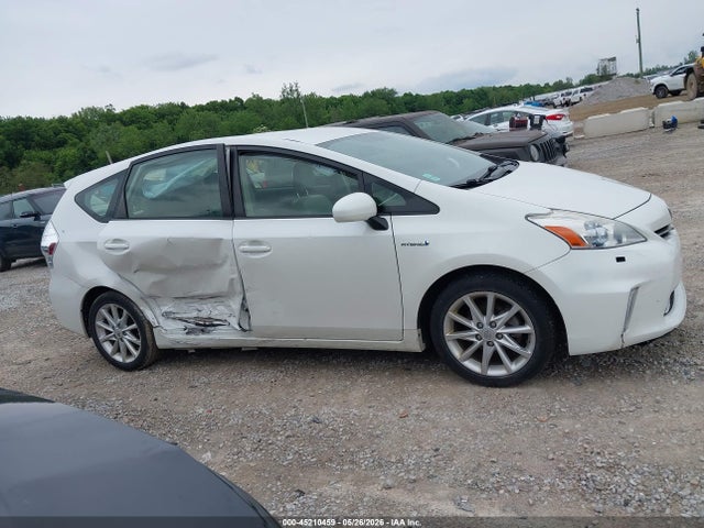 Toyota Prius v Five