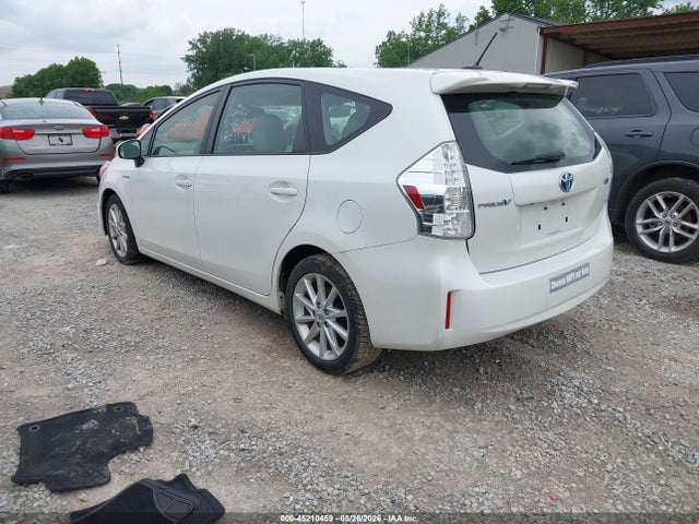 Toyota Prius v Five