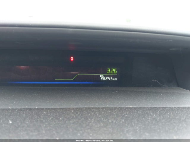 Toyota Prius v Five