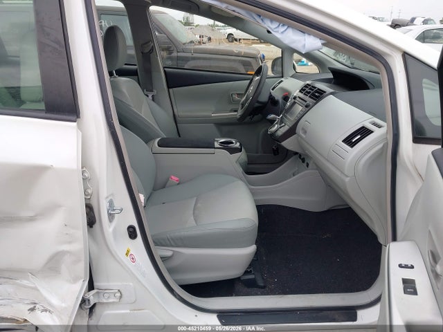Toyota Prius v Five