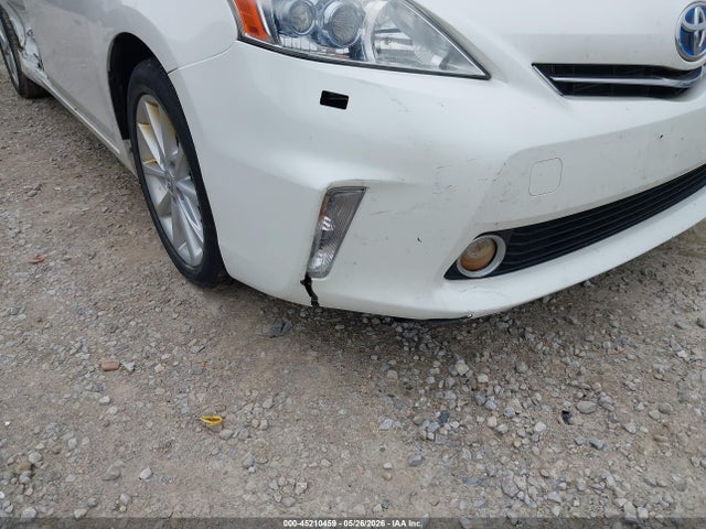 Toyota Prius v Five