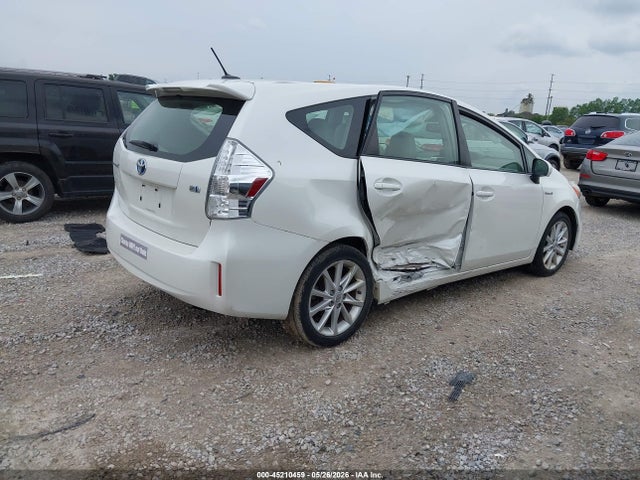 Toyota Prius v Five