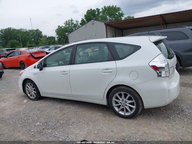 Toyota Prius v Five