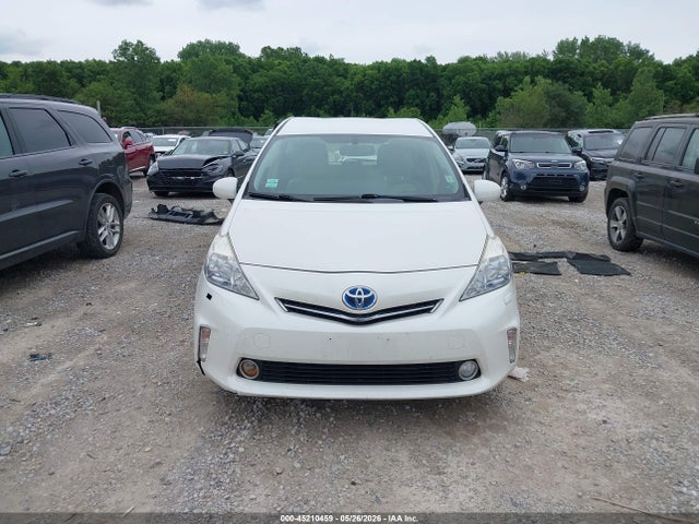Toyota Prius v Five