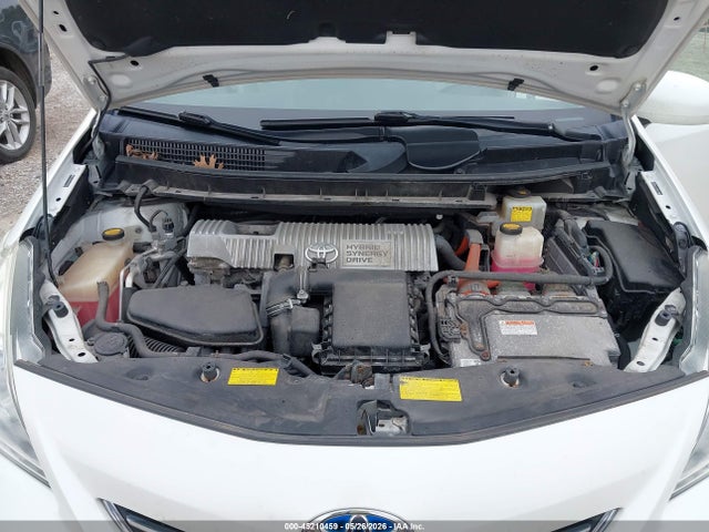 Toyota Prius v Five