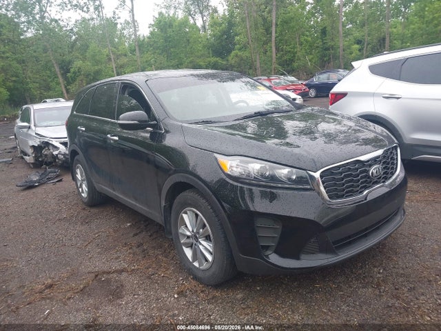 Salvage Kia Sorento Image