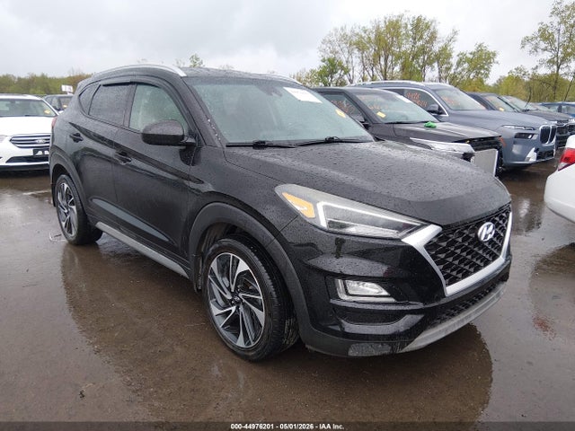Salvage Hyundai TUCSON Image