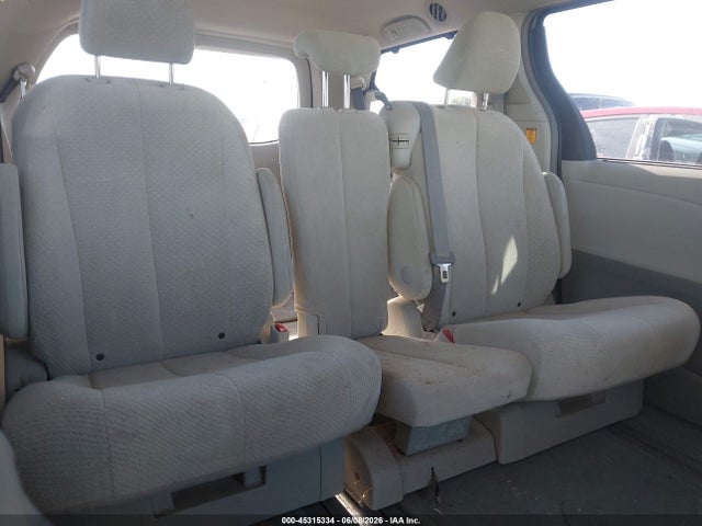 Toyota Sienna Le V6