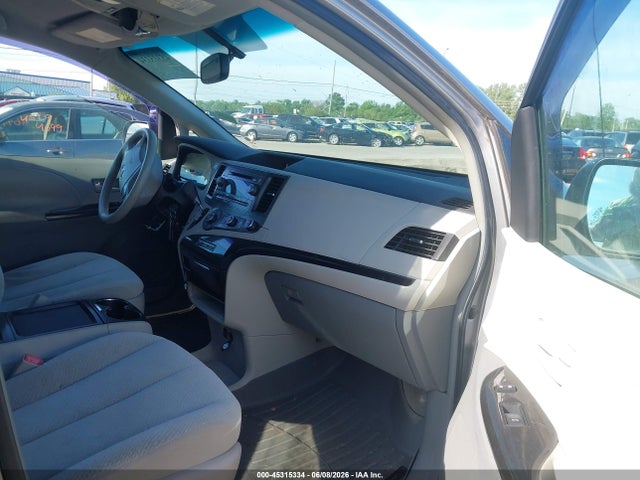 Toyota Sienna Le V6