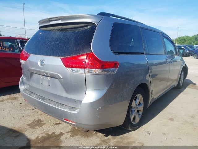 Toyota Sienna Le V6