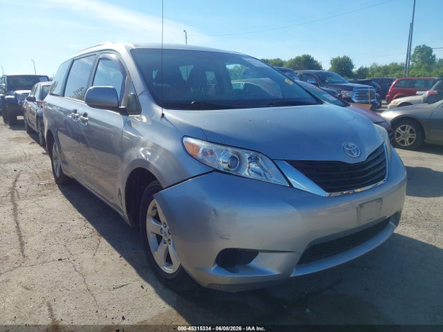 Toyota Sienna Le V6