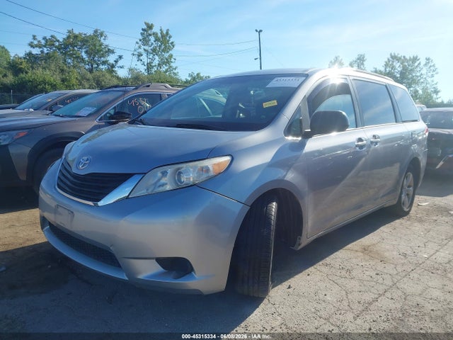 Toyota Sienna Le V6