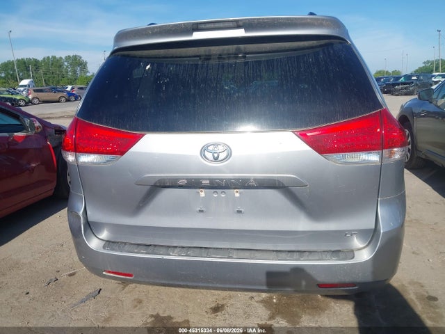 Toyota Sienna Le V6