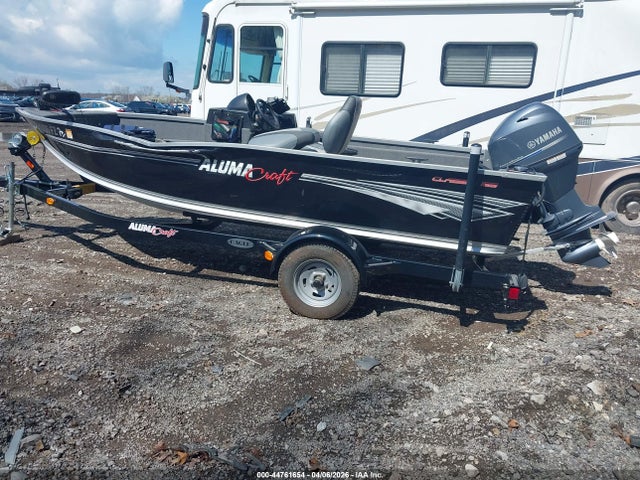 Alumacraft Boat
