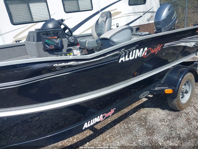 Alumacraft Boat