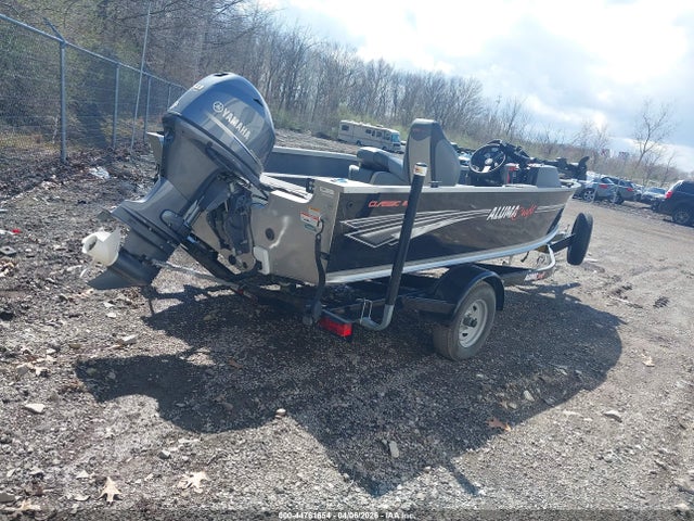 Alumacraft Boat
