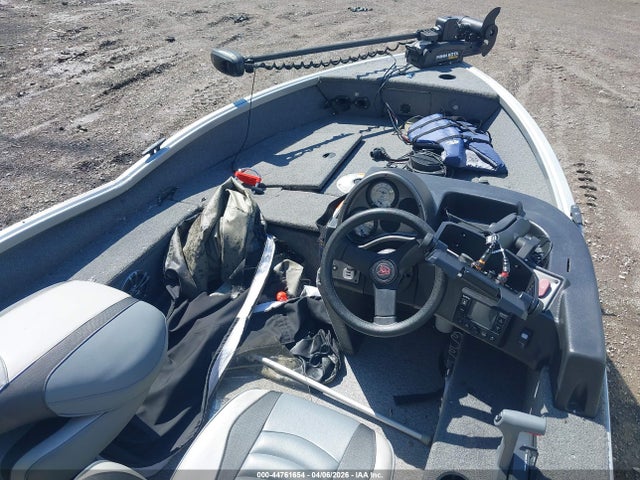Alumacraft Boat