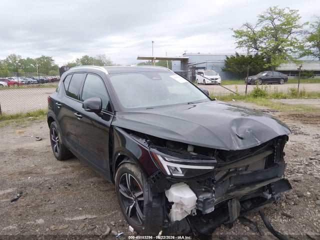 Salvage Volvo XC40 Image