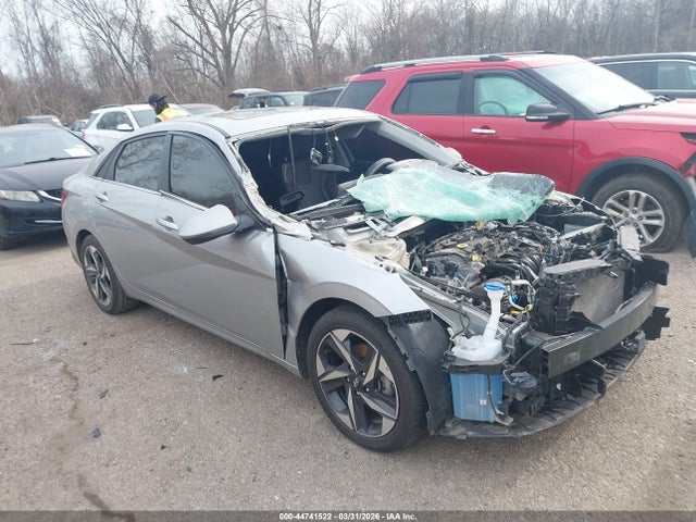 Salvage Hyundai ELANTRA Image