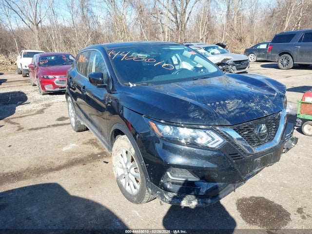 Salvage Nissan Rogue Image