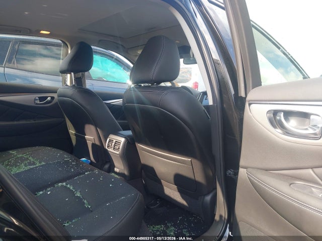 INFINITI Q50 Luxe Awd