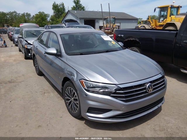 Salvage Volkswagen Jetta Image