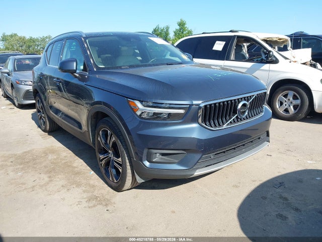 Salvage Volvo XC40 Image